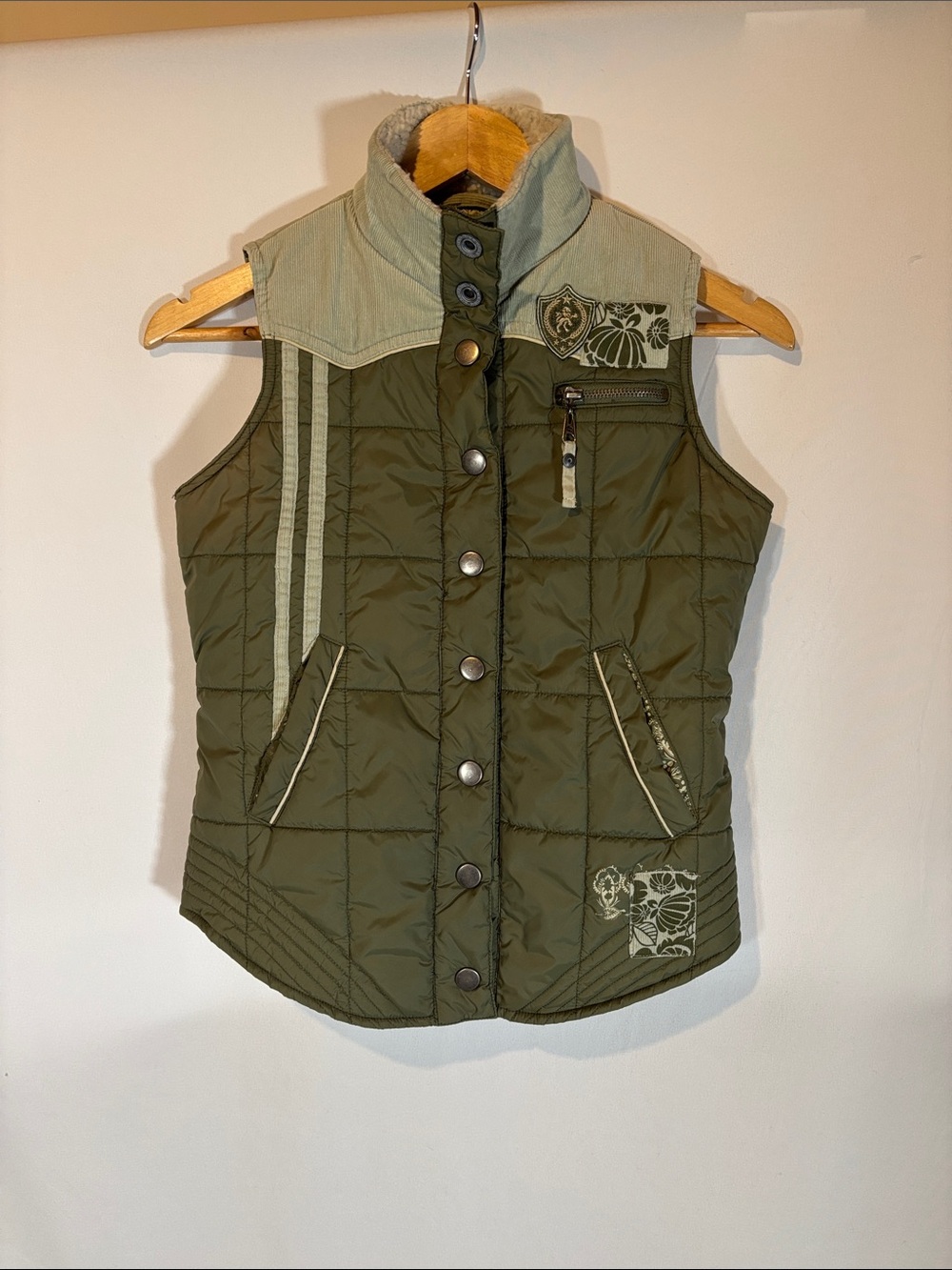Y2K billabong Olive Quilted Sleeveless Vest with Contrast Yoke